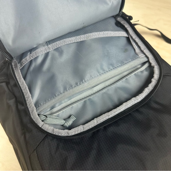 Thule Black Men's Backpack - Picture 7 of 9